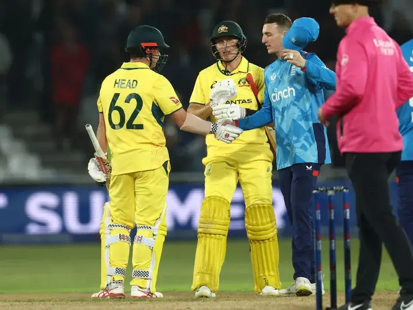 Combined bowling effort helps England restrict Australia to 270